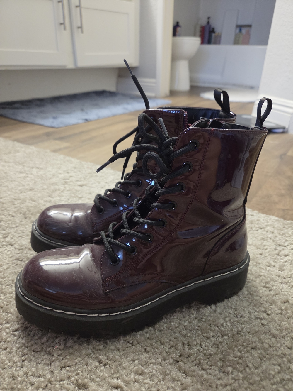 Sincerely Jules Womens Burgundy Patent Lace-Up Platform Boots size 8 USED